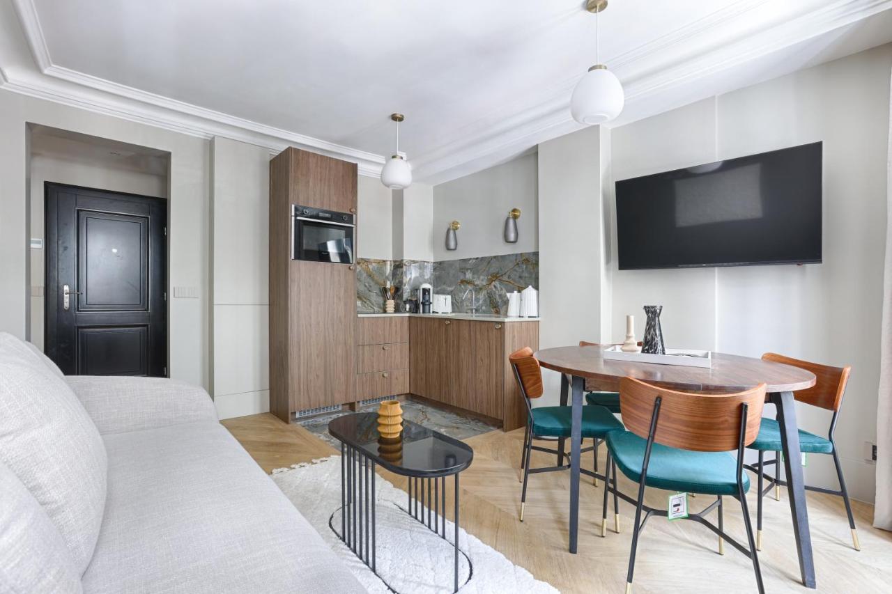 Unique Luxury Parisian Flat 2Br/6P -Champs Elysees Bagian luar foto